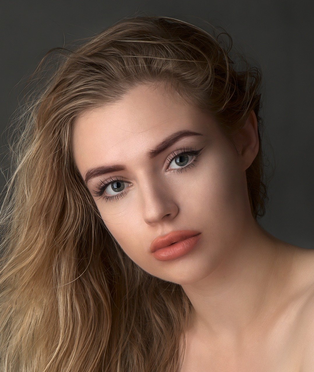 Cosmetic doctor administering safe dermal fillers treatment at Hues Aesthetic Clinic Madurai