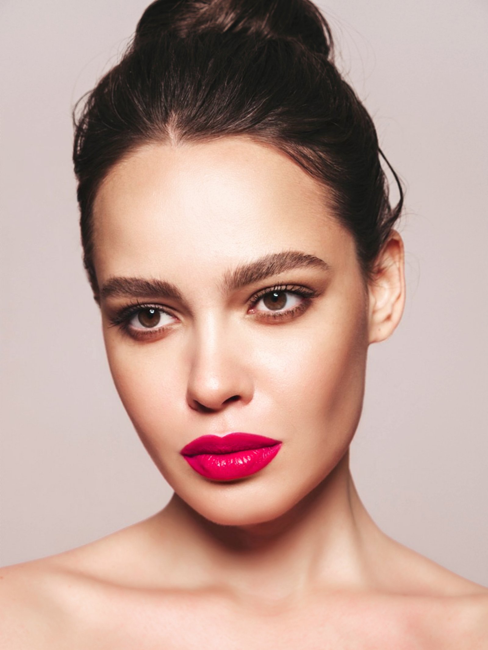 Expert artist performing precise eyebrow microblading stroke treatment at Hues Aesthetic Clinic Madurai