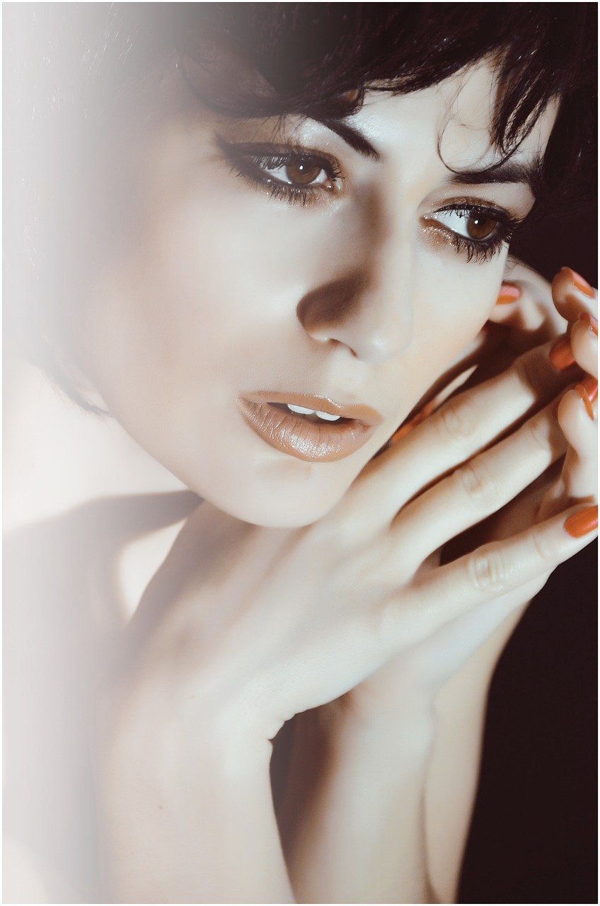 Specialist performing non-surgical face lifting treatment at Hues Aesthetic Clinic Madurai
