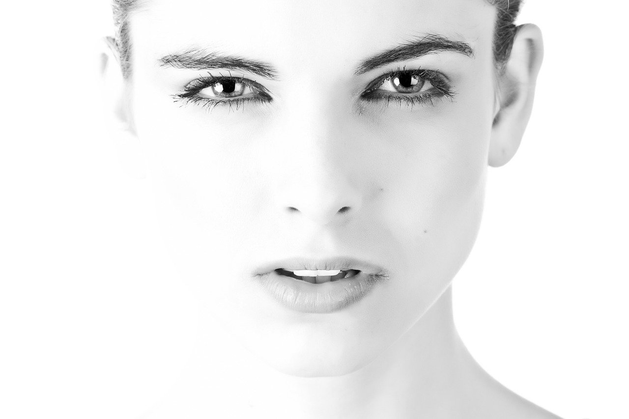Specialist performing non-surgical face lifting treatment at Hues Aesthetic Clinic Madurai