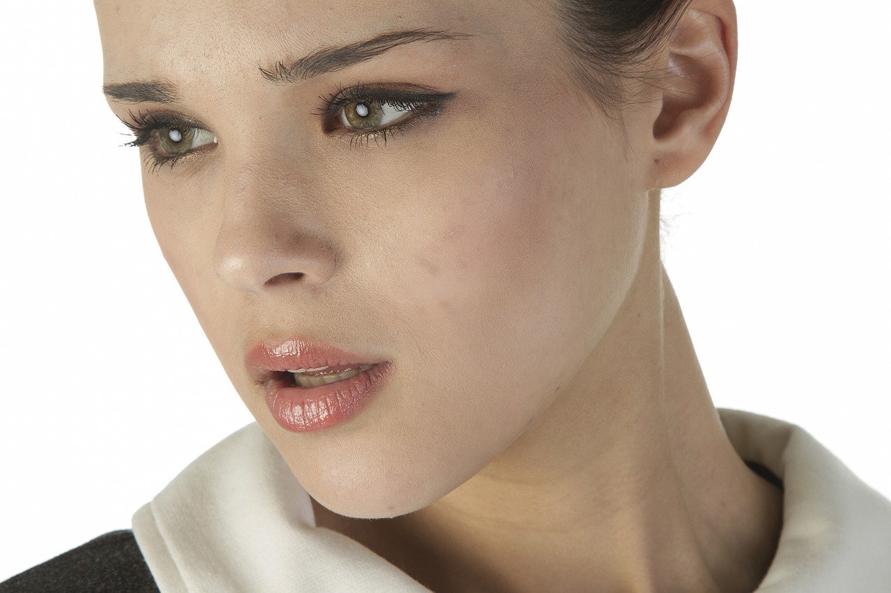 Cosmetic doctor administering safe dermal fillers treatment at Hues Aesthetic Clinic Madurai