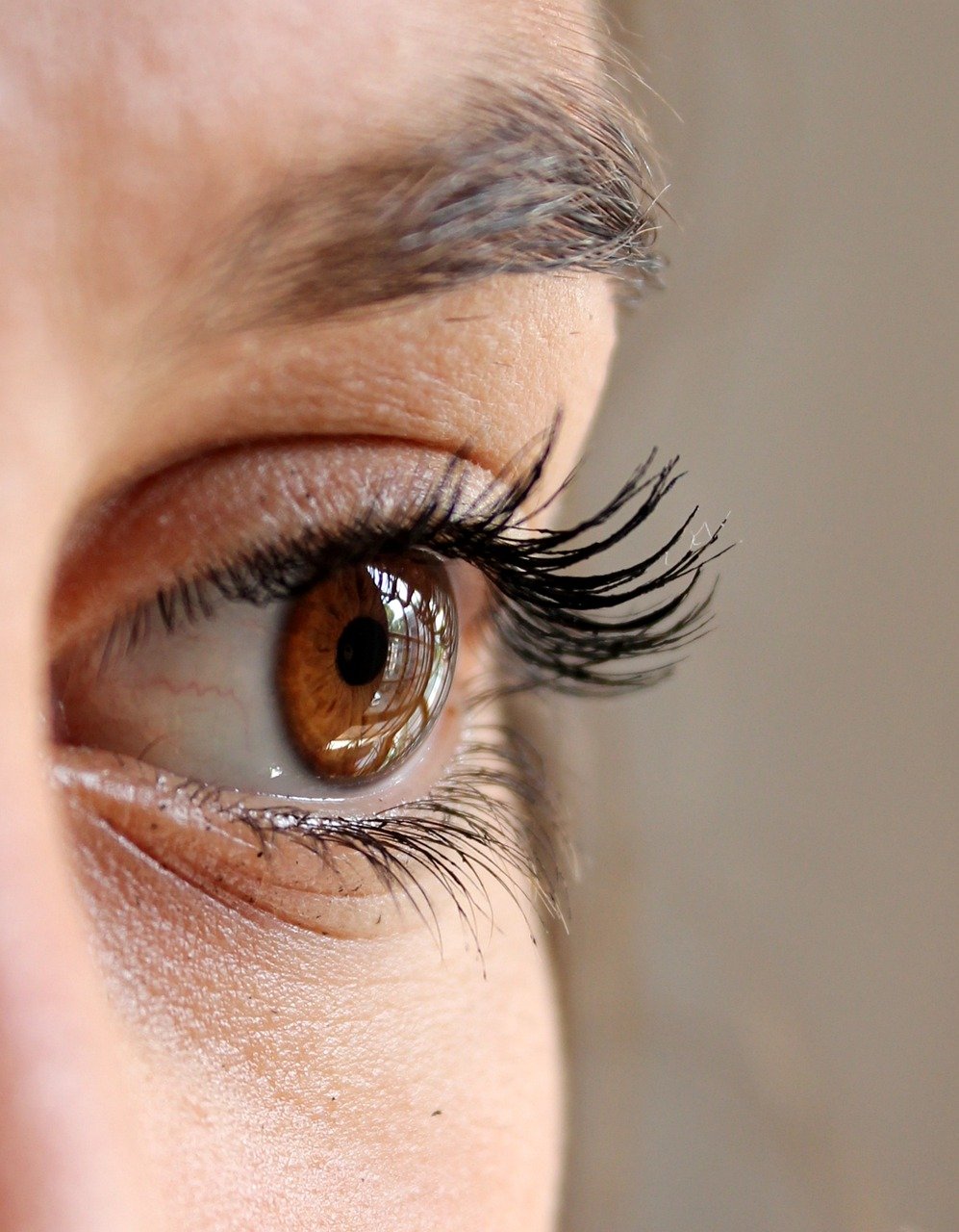 Expert artist performing precise eyebrow microblading stroke treatment at Hues Aesthetic Clinic Madurai