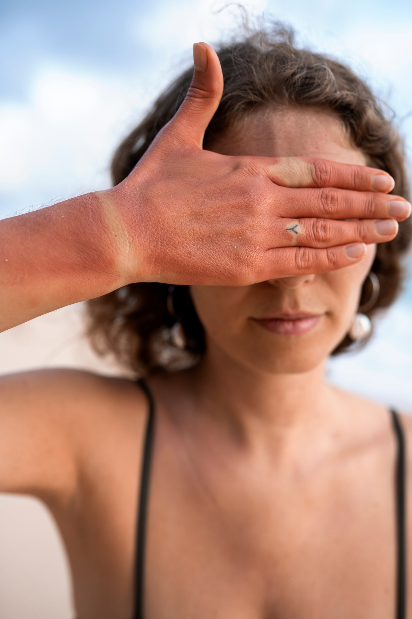 Specialist performing advanced de-tan treatment at Hues Aesthetic Clinic Madurai